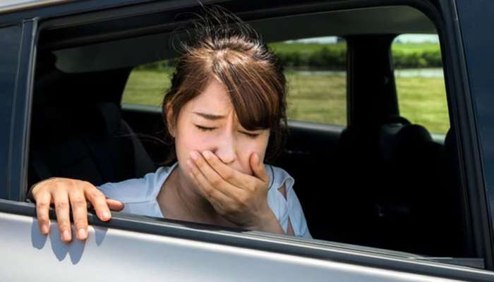 Motion Sickness: लांबच्या प्रवासात, घाटातून जाताना गाडी लागते? &#039;हे&#039; घरगुती उपाय ठरतील फायदेशीर