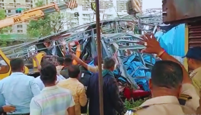 Pune News: पुण्यात धक्कादायक घटना, होर्डिंग कोसळल्याने 5 जणांचा मृत्यू!