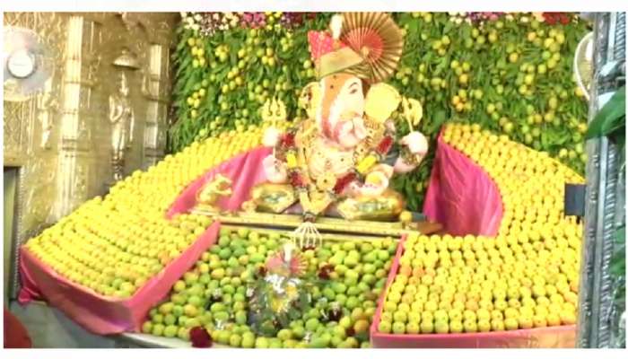 Akshaya Tritiya :  अक्षय्य तृतीयानिमित्त गणपती बाप्पाला 11000 आंब्यांचा नैवेद्य