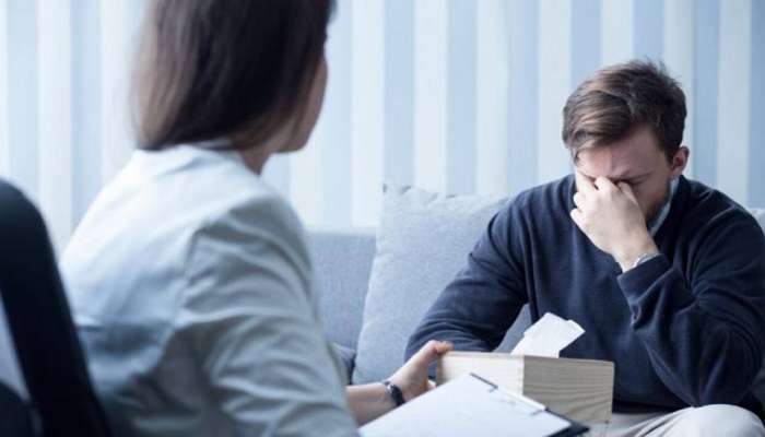 Mental Health: तुमची जवळची व्यक्ती मानसिक आजाराने त्रस्त आहे का? 'या' लक्षणांकडे वेळीच लक्ष द्या