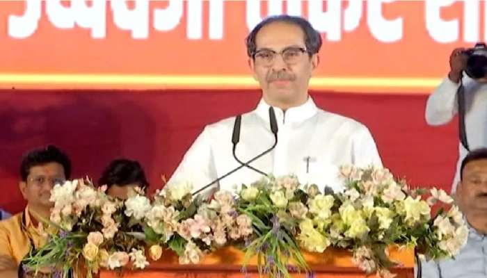  Uddhav Thackeray : गायीला संरक्षण देताय, आधी आईला संरक्षण द्या; उद्धव ठाकरेंनी भर सभेत ठाण्यातील &#039;त्या&#039; घटनेचा उल्लेख केला 