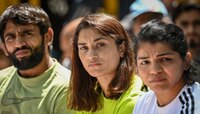 भारतीय क्रिकेटपटू गप्प का, आमची इतकी ही लायकी नाही का? कुस्तीपटू विनेश फोगाटचा सवाल