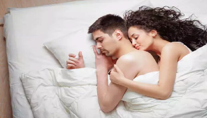 पत्नीने पतीच्या डाव्या बाजूला का झोपावं? जाणून घ्या कारण