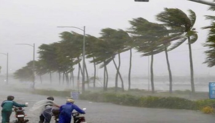 Live Location : महाराष्ट्रापासून Cyclone Mocha किती दूर? घराबाहेर पडण्यापूर्वी घ्या हवामानाचा अंदाज 