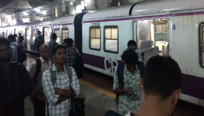 Mumbai Local Train News : रेल्वेच्या तिन्ही मार्गावर मेगाब्लॉक, घरातून बाहेर पडण्यापूर्वी जाणून घ्या...