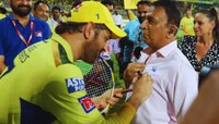 MS Dhoni ची ऑटोग्राफ घेतल्यानंतर Sunil Gavaskar भावूक, म्हणतात..., पाहा Video