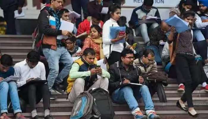 शिपाई, वॉचमन, माळीच्या पोस्टसाठी BTech-MBA उमेदवार रांगेत; तब्बल 55 लाख उच्चशिक्षित तरुणांचे अर्ज