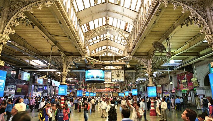 मोठी बातमी! ऐन रविवारी मुंबईकरांचा खोळंबा; Mumbai Local कडे पाहूच नका 