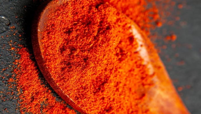 Red Chilli powder in food Side Effects, does Red Chilli powder caused problems, Red Chilli powder, red chilli powder price, is red chilli powder bad for health, is red chilli powder good for health, kashmiri red chilli powder substitute, kashmiri red chillie powder, Red Chilli Powder at home, Red Chilli Powder benefits, लाल मिर्ची, लालतिखट, foof, Kitchen tips, Stomach pain, acidity 