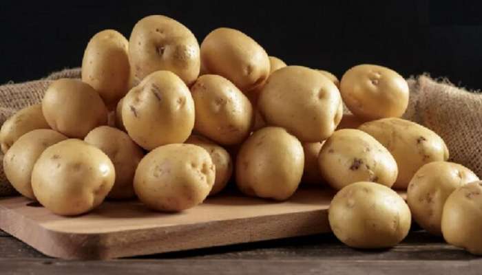 Benefits of Potato : घरात असलेला बटाटा तुमच्या आरोग्यासाठी संजीवनी बुटी! &#039;या&#039; आजारांपासून होईल सुटका