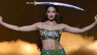 डोक्यावर तलवार, थिरकणारी कंबर...; Nora Fatehi चा अफलातून बेली डान्स पाहून व्हाल घाया