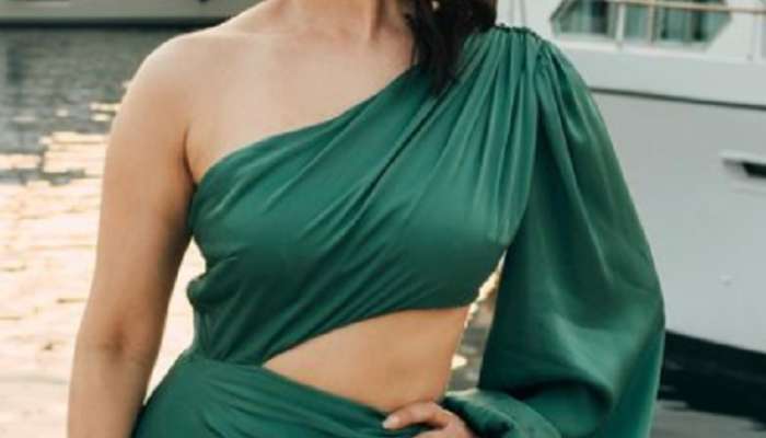 sunny leone wears cut gown for cannes film festival photos goes viral 