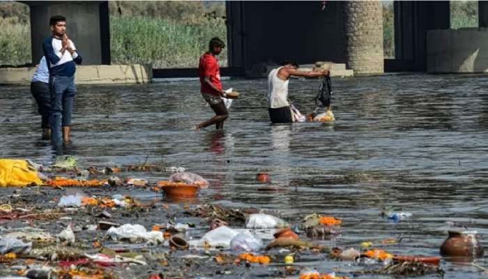 मैत्री की वेडेपणा? कॅन्सरने मृत्यू झालेल्या मित्राच्या चितेवर त्याने उडी मारली अन्...