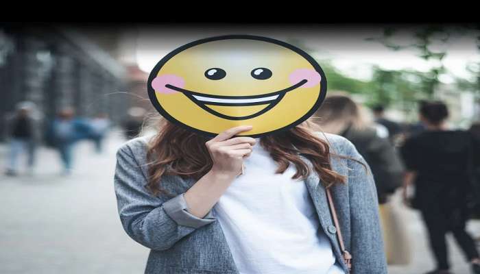 National Smile Day : आता तरी हसा! तणाव, ब्लड प्रेशर आणि वेदानांपासून मिळेल आराम...