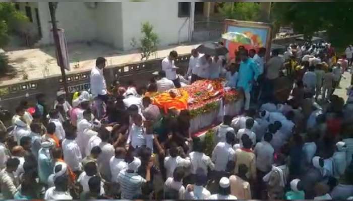 बाळू धानोरकर यांच्या पार्थिवावर शासकीय इतमामात अंत्यसंस्कार, कार्यकर्त्यांना अश्रू अनावर