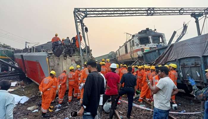 ओडिशा रेल्वे अपघातात मृत्यूचं तांडव, रेल्वे मंत्र्यांची उच्चस्तरीय चौकशीची घोषणा