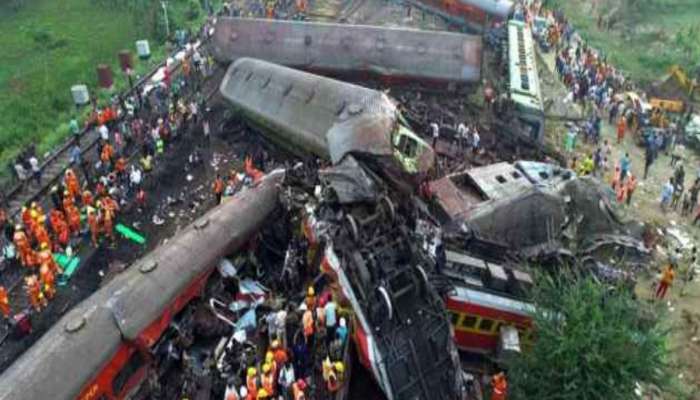 भीषण! एकाच ठिकाणी धडकल्या तीन रेल्वेगाड्या; ओडिशातील भयाण अपघाताचं खरं कारण समोर