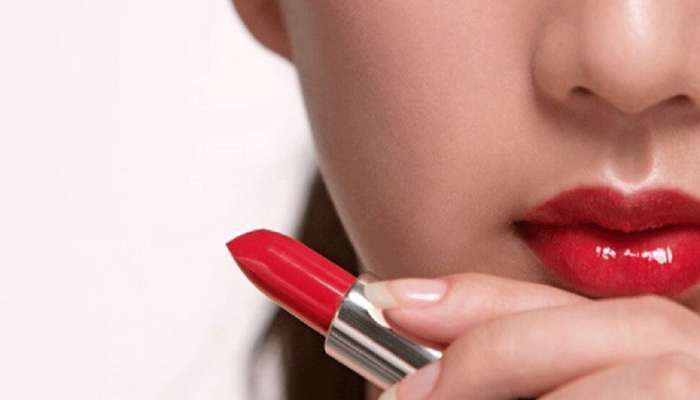 तुम्हाला Matte Lipstick काढताना त्रास होतो? मग &#039;या&#039; टिप्स वापरा