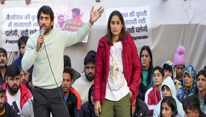 Wrestlers Protest : झटापट, दंगा आणि आक्रोशानंतर कुस्तीपटू नोकरीवर परतले, पाहा नेमकं काय काम करतात हे खेळाडू