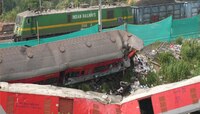 देव तारी त्याला...! ओडिशा दुर्घटनेच्या तब्बल 48 तासांनंतर तो जिवंत सापडला