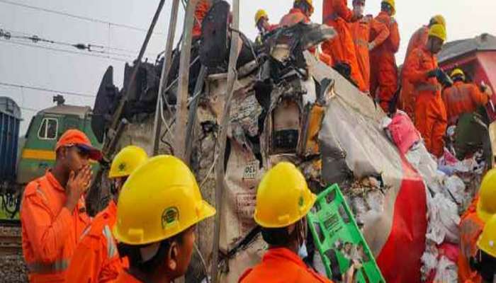 Odisha Accident: मृतांच्या रांगेत झोपलेला 'तो' अचानक जागा झाला; कर्मचाऱ्याचा पाय पकडला अन् म्हणाला 
