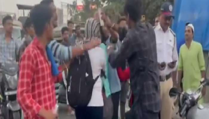 Viral Video : कल्याणमध्ये भर रस्त्यात महिलांची फ्री स्टाईल हाणामारी; 20 मिनिट सुरू होता राडा