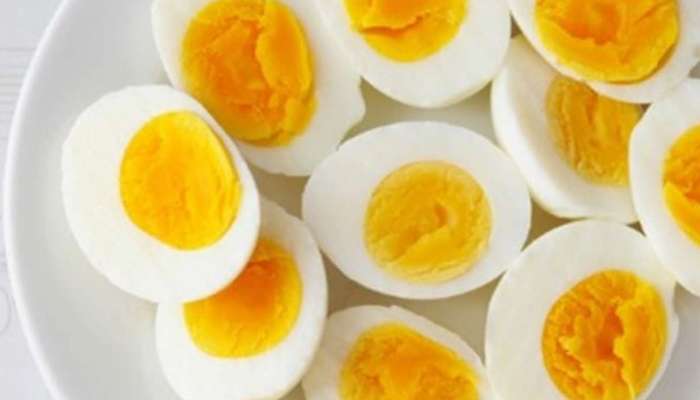 अंड्यात सापडले प्लास्टिक, व्हिडिओ व्हायरल, प्लॅस्टिकची अंडी ओळखायची कशी? वाचा
