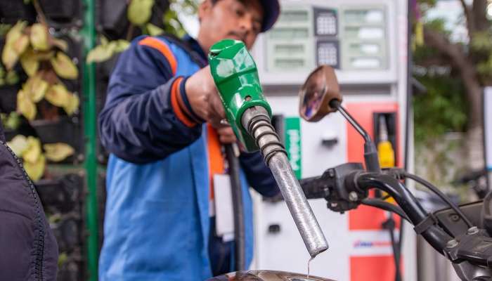 Petrol Price Today: महाराष्ट्रातील &#039;या&#039; जिल्ह्यात पेट्रोल महागले, जाणून घ्या तुमच्या शहरातील दर