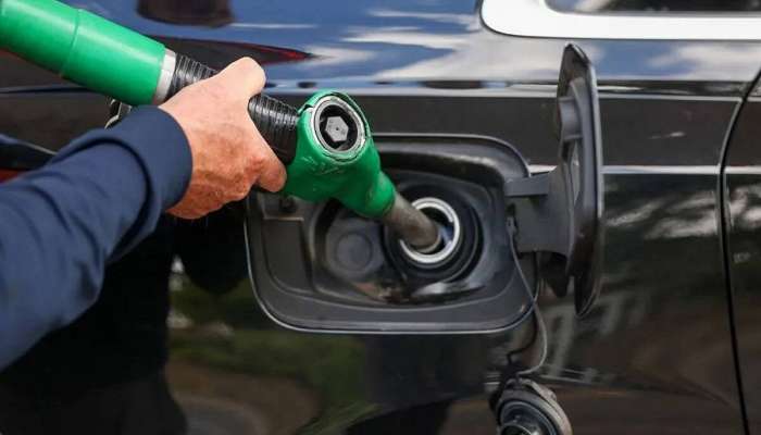 Petrol Price Today : &#039;या&#039; शहरांमध्ये सर्वात महाग पेट्रोल-डिझेल, पंपावर जाण्यापूर्वी जाणून घ्या 1 लीटरची किंमत