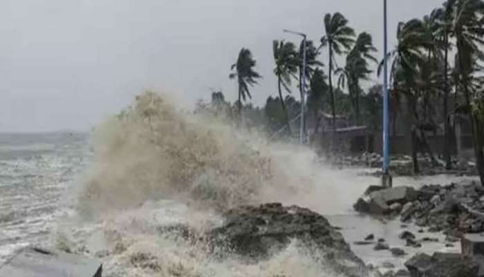 Biparjoy Cyclone : बिपरजॉय वादळ गुजरातला तडाखा देऊन पुढे सरकलं, राजस्थानमध्ये जोरदार पाऊस