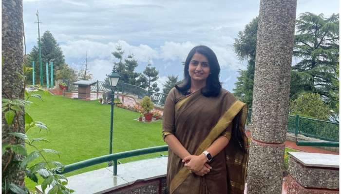 Success Story: कोणतेही कोचिंग नाही तरी पहिल्याच प्रयत्नात बनली IAS, &#039;ही&#039; स्ट्रॅटर्जी लक्षात ठेवा