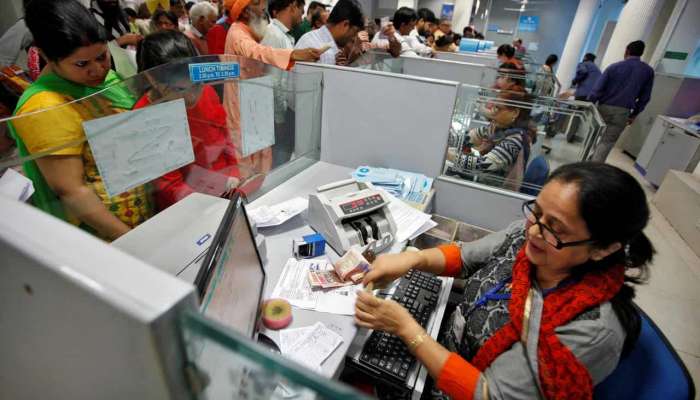 Bank Job Tips: बँक भरती परीक्षा क्रॅक करण्यासाठी 10 सोप्या टिप्स