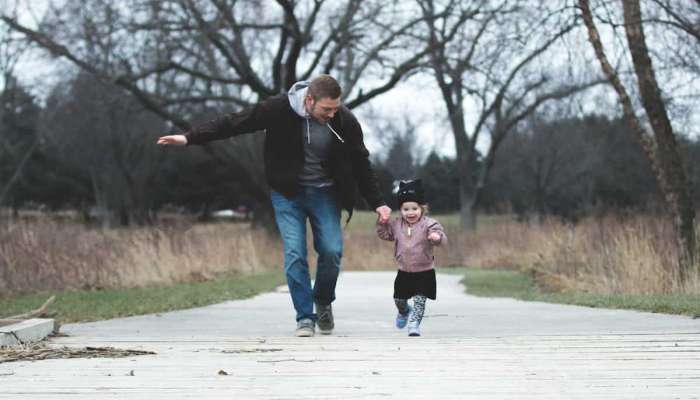 Fathers Day 2023: &#039;असे&#039; प्रेमळ मेसेज पाठवून वडिलांना द्या शुभेच्छा