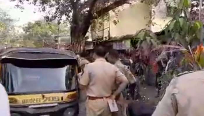 मुंबई पुन्हा हादरली! तरुणाने रिक्षातच प्रेयसीच्या गळ्यावर वार केले अन्..., अंगाचा थरकाप उडवणारी घटना