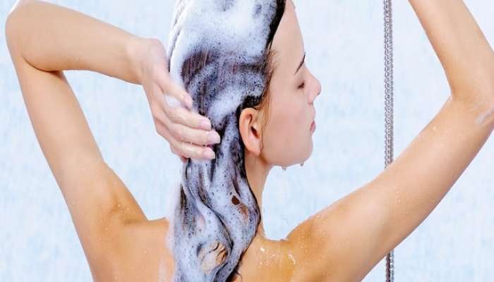 आठवड्यातून कितीवेळा केस धुणे फायदेशीर?