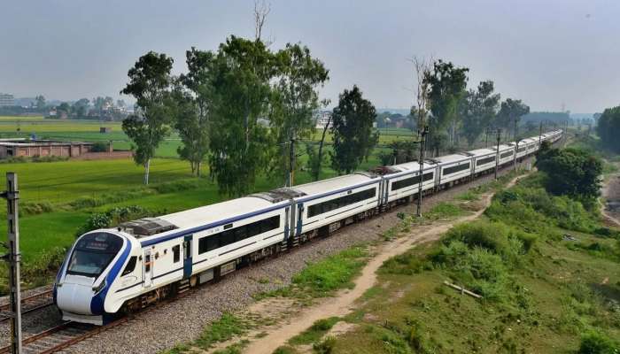 मुंबई गोवा वंदे भारत ट्रेनमुळे कोकणातील पर्यटनाला चालना मिळेल; मुख्यमंत्र्यांनी व्यक्त केला विश्वास