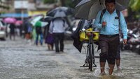 मुंबईत 'या' ठिकाणी भरले पाणी,  2 फुट पाणी साचल्याने रस्ता वाहतुकीच्या मार्गात बदल
