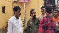 आई जिवंत असताना तिच्याबद्दल नको ते सांगायचा; मनसे कार्यकर्त्यांनी भर रस्त्यात चोपले