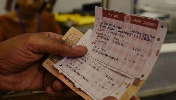 रेल्वेने प्रवास करता !  E-Ticket आणि I-Ticket बद्दल तुम्हाला माहीत आहे का?, नसेल तर जाणून घ्या