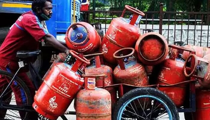 आणखी एक झटका; LPG सिलिंडरच्या दरात वाढ, आता मोजावे लागणार &#039;इतके&#039; रुपये 