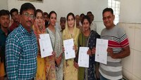 पाकिस्तानच्या14 हिंदूंना मिळाले भारतीय नागरिकत्व;अत्याचारांना कंटाळून सोडला होता देश