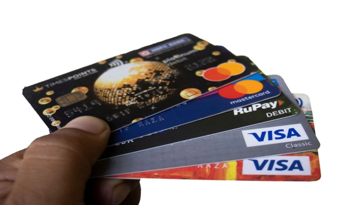 RBI च्या नव्या नियमामुळं Debit, Credit कार्डचा वापर बदलणार
