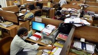 सरकारी कर्मचाऱ्यांसाठी नवा नियम; कार्यालयीन वेळात Computer वापरताना...