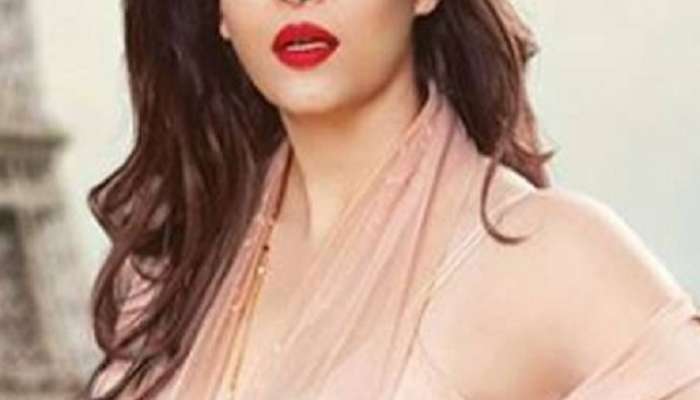 bollywood actresses wearing red lipstick photos goes viral 