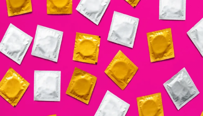 Condom Breaks : सेक्सदरम्यान कंडोम फाटलं तर...; संबंध ठेवताना 'या' गोष्टींकडे अजिबात दुर्लक्ष करू नका