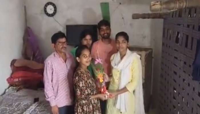 चप्पल शिवणाऱ्या बापाचं स्वप्न केलं पूर्ण! पोलीस ठाण्याच्या वाचनालयात अभ्यास करुन लेक झाली PSI