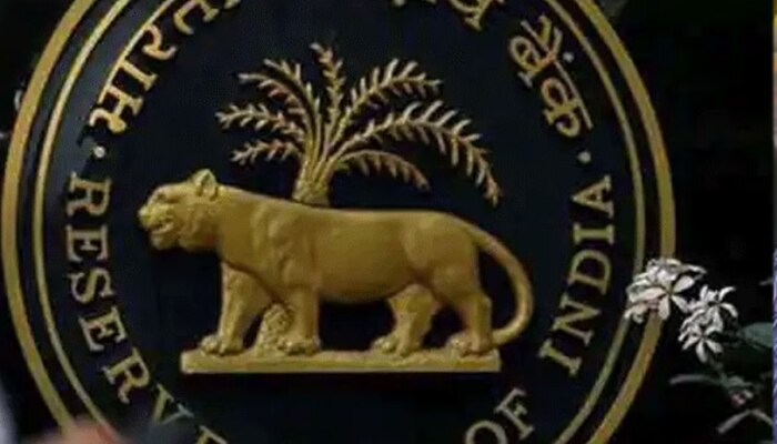 RBI च्या कठोर कारवाईमुळं आठवड्याभरात 4 बँकांचा परवाना रद्द; खातेधारकांच्या पैशांचं काय?  