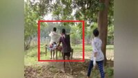 खाटेच्या स्ट्रेचरवरुन हॉस्पिटल गाठले; आरोग्य सेविकेच्या तत्परतेमुळे आईचा जीव वाचला