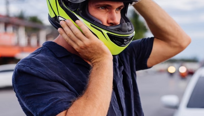 home remedies, why is my bike helmet sticky, why is my bike helmet stinking, how to keep helmet from smelling, how to remove smell from helmet, how to clean smelly helmet, how to remove bad odor from helmet, helmet, tyopes of helmet, bike helmet, हेल्मेट, बाईक, हेल्मेटमधील दुर्गंधी 