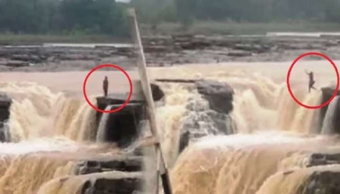 मोबाईल वापरावरुन पालक ओरडल्याने तिने धबधब्यात मारली उडी; छत्तीसगडमधील धक्कादायक घटना